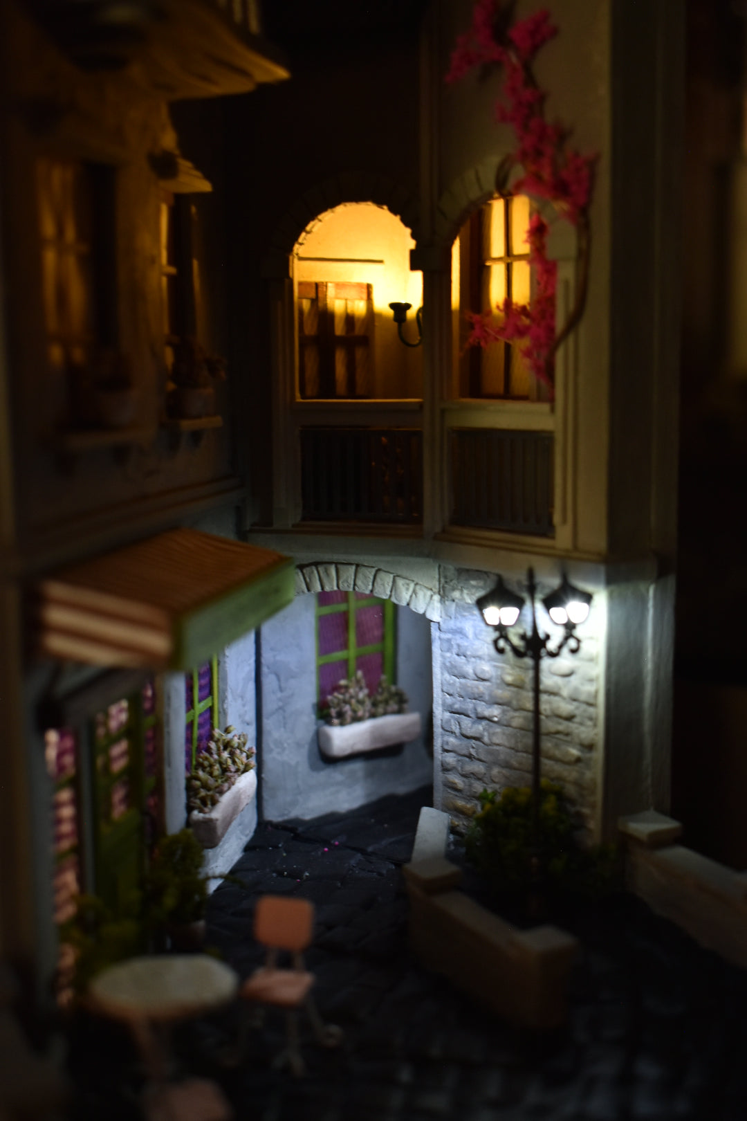 Book nook insert HandiCraftArt depicting a cosy French restaurant, creating an atmosphere of Parisian charm and romance. It features built-in lighting and a mirror effect.