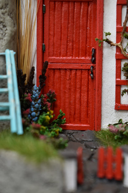 Diorama Irish House in glass dome